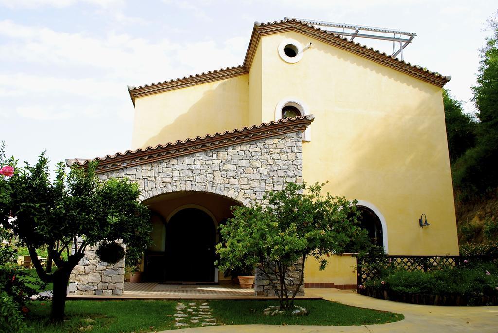 Agriturismo L'Arca Di Anna Brambilla Belvedere Marittimo Bagian luar foto